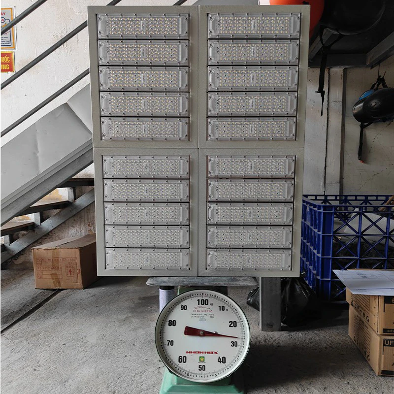 den led pha ngoai troi p02 module smd cong suat 1000w dp02s1k0 8.webp den led pha ngoai troi p02 module smd cong suat 1000w dp02s1k0 8.webp